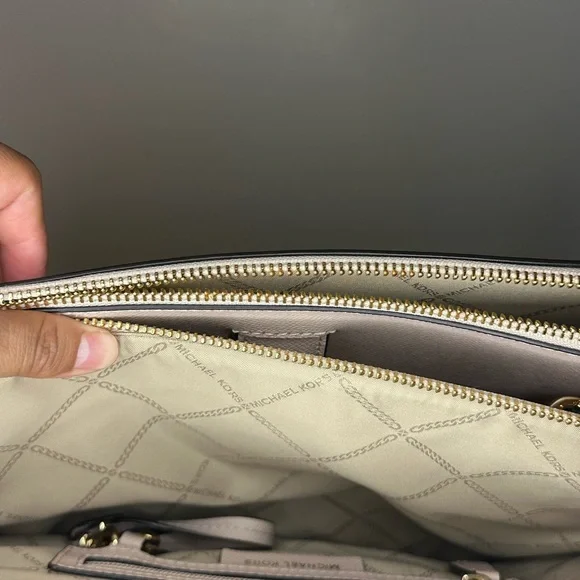 Michael Kors light pink Tote with Gold Accents and Structured Design - Picture 13 of 16